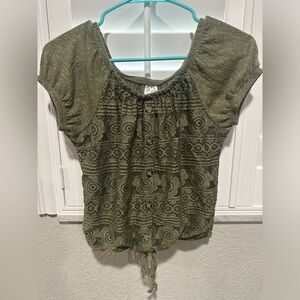 No Boundaries top, green, lace, buttons down front, Size Medium (7-9)